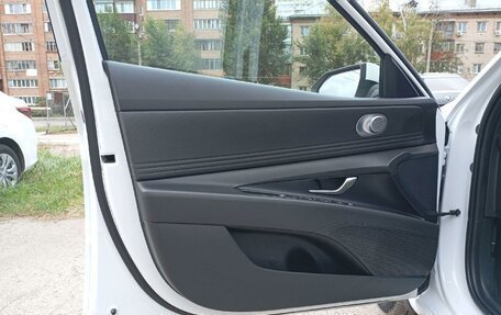 Hyundai Elantra, 2021 год, 2 100 000 рублей, 9 фотография