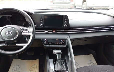 Hyundai Elantra, 2021 год, 2 100 000 рублей, 11 фотография