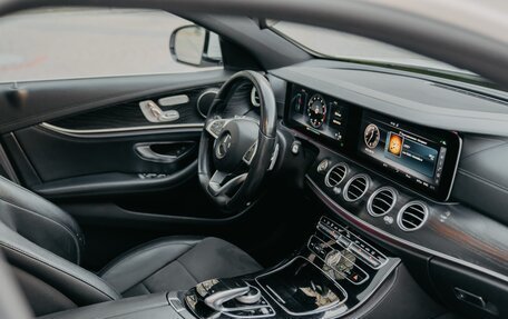 Mercedes-Benz E-Класс, 2017 год, 2 400 000 рублей, 4 фотография