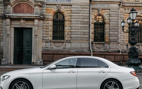 Mercedes-Benz E-Класс, 2017 год, 2 400 000 рублей, 3 фотография