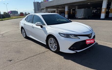 Toyota Camry, 2018 год, 2 350 000 рублей, 3 фотография
