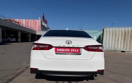 Toyota Camry, 2018 год, 2 350 000 рублей, 2 фотография
