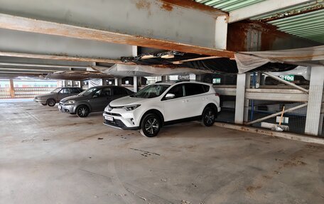 Toyota RAV4, 2016 год, 2 350 000 рублей, 34 фотография