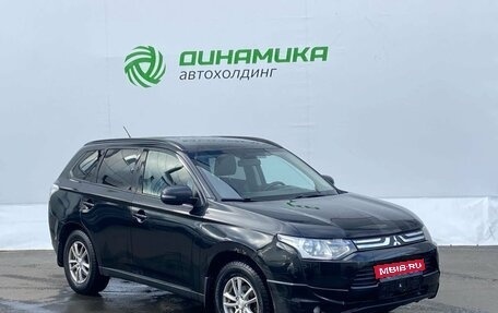 Mitsubishi Outlander III рестайлинг 3, 2013 год, 1 120 000 рублей, 3 фотография