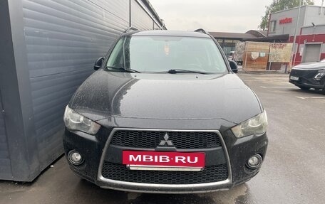 Mitsubishi Outlander III рестайлинг 3, 2011 год, 1 050 000 рублей, 4 фотография
