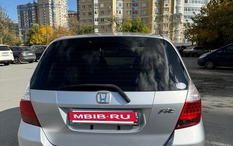 Honda Fit III, 2005 год, 380 000 рублей, 3 фотография