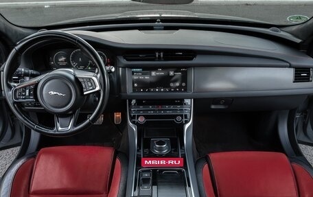 Jaguar XF II, 2019 год, 3 000 000 рублей, 26 фотография