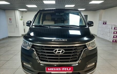 Hyundai H-1 II рестайлинг, 2018 год, 2 919 000 рублей, 2 фотография