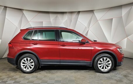 Volkswagen Tiguan II, 2019 год, 2 297 000 рублей, 6 фотография