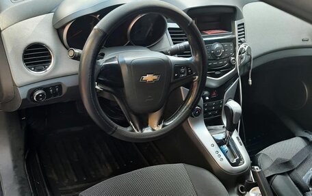Chevrolet Cruze II, 2010 год, 530 000 рублей, 10 фотография