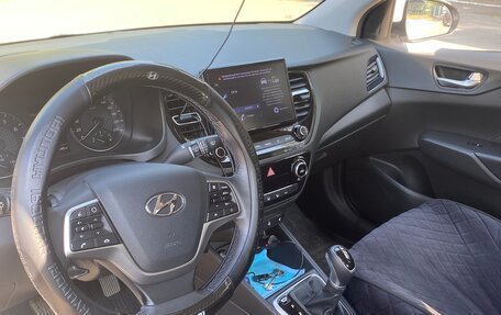 Hyundai Solaris II рестайлинг, 2021 год, 1 890 000 рублей, 11 фотография