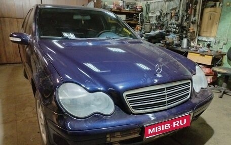 Mercedes-Benz C-Класс, 2002 год, 600 000 рублей, 1 фотография