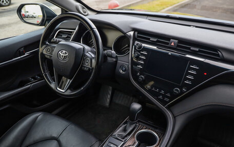 Toyota Camry, 2019 год, 2 649 000 рублей, 10 фотография