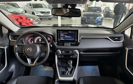 Toyota RAV4, 2022 год, 4 200 000 рублей, 12 фотография