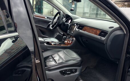 Volkswagen Touareg III, 2011 год, 1 700 000 рублей, 8 фотография