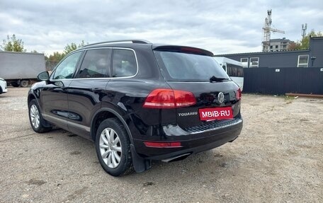 Volkswagen Touareg III, 2011 год, 1 700 000 рублей, 4 фотография