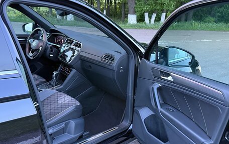 Volkswagen Tiguan II, 2021 год, 2 790 000 рублей, 17 фотография