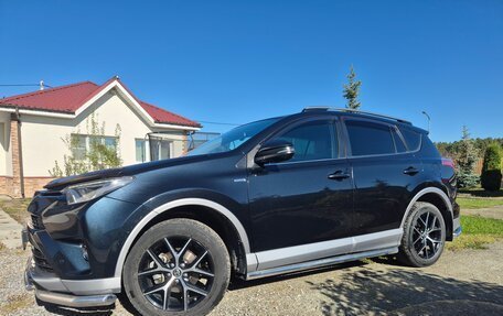 Toyota RAV4, 2017 год, 3 050 000 рублей, 2 фотография