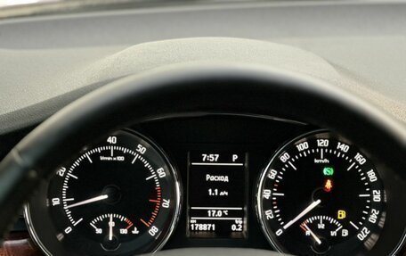 Skoda Superb III рестайлинг, 2012 год, 1 100 000 рублей, 14 фотография