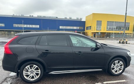 Volvo V60 Cross Country II, 2016 год, 2 150 000 рублей, 7 фотография
