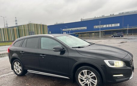 Volvo V60 Cross Country II, 2016 год, 2 150 000 рублей, 3 фотография