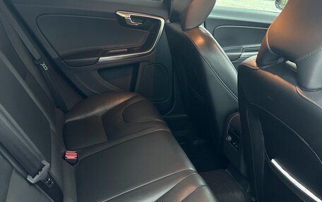 Volvo V60 Cross Country II, 2016 год, 2 150 000 рублей, 12 фотография