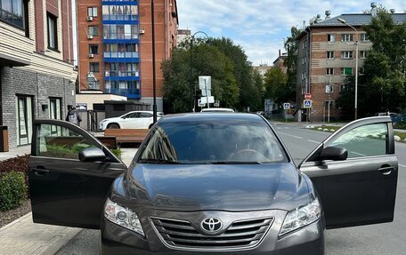 Toyota Camry, 2008 год, 650 000 рублей, 2 фотография