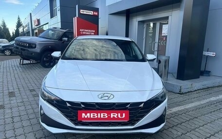 Hyundai Elantra, 2021 год, 1 995 000 рублей, 2 фотография