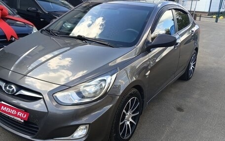 Hyundai Solaris II рестайлинг, 2012 год, 680 000 рублей, 2 фотография