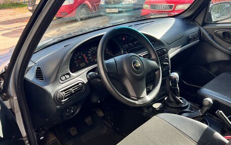 Chevrolet Niva I рестайлинг, 2012 год, 601 000 рублей, 5 фотография