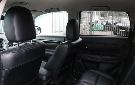 Mitsubishi Outlander III рестайлинг 3, 2016 год, 1 770 000 рублей, 10 фотография