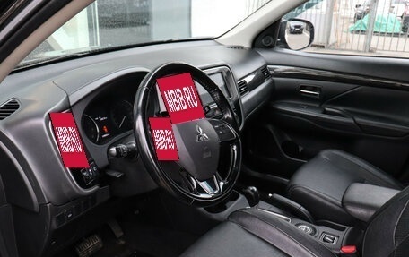 Mitsubishi Outlander III рестайлинг 3, 2016 год, 1 770 000 рублей, 8 фотография