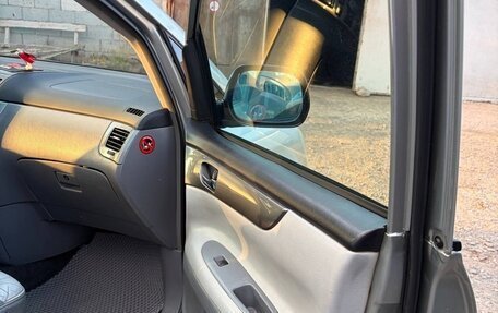 Toyota Avensis Verso I рестайлинг, 2002 год, 750 000 рублей, 2 фотография