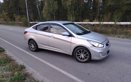 Hyundai Solaris II рестайлинг, 2013 год, 800 000 рублей, 1 фотография