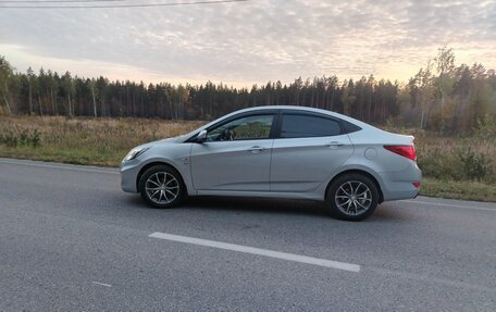 Hyundai Solaris II рестайлинг, 2013 год, 800 000 рублей, 2 фотография