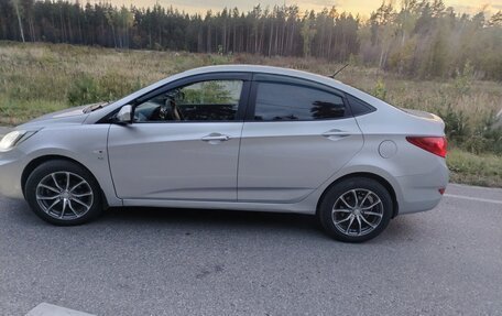 Hyundai Solaris II рестайлинг, 2013 год, 800 000 рублей, 7 фотография