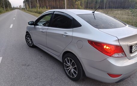 Hyundai Solaris II рестайлинг, 2013 год, 800 000 рублей, 6 фотография