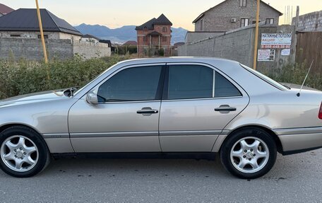 Mercedes-Benz C-Класс, 1993 год, 670 000 рублей, 6 фотография