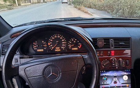 Mercedes-Benz C-Класс, 1993 год, 670 000 рублей, 10 фотография