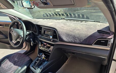 Hyundai Elantra VI рестайлинг, 2017 год, 1 650 000 рублей, 6 фотография