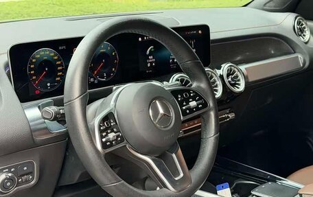 Mercedes-Benz GLB, 2022 год, 2 300 000 рублей, 11 фотография