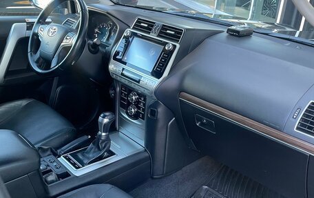 Toyota Land Cruiser Prado 150 рестайлинг 2, 2018 год, 3 930 000 рублей, 12 фотография