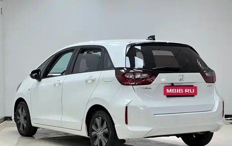 Honda Fit, 2022 год, 1 400 000 рублей, 3 фотография