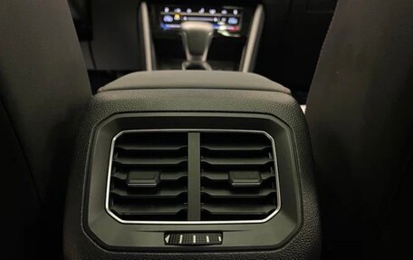 Volkswagen Tiguan II, 2022 год, 4 300 000 рублей, 8 фотография
