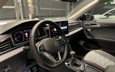 Volkswagen Tiguan II, 2022 год, 4 300 000 рублей, 16 фотография