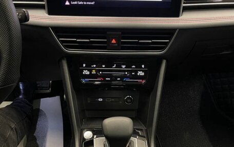 Volkswagen Tiguan II, 2022 год, 4 300 000 рублей, 12 фотография