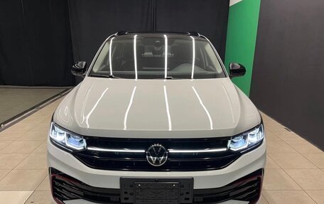 Volkswagen Tiguan II, 2022 год, 4 300 000 рублей, 28 фотография