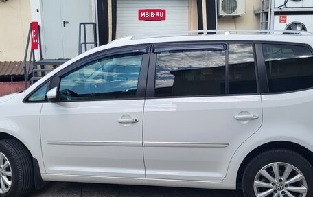 Volkswagen Touran III, 2012 год, 910 000 рублей, 2 фотография