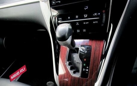 Toyota Harrier, 2019 год, 2 099 000 рублей, 12 фотография