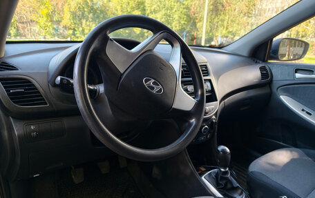 Hyundai Solaris II рестайлинг, 2012 год, 790 000 рублей, 10 фотография
